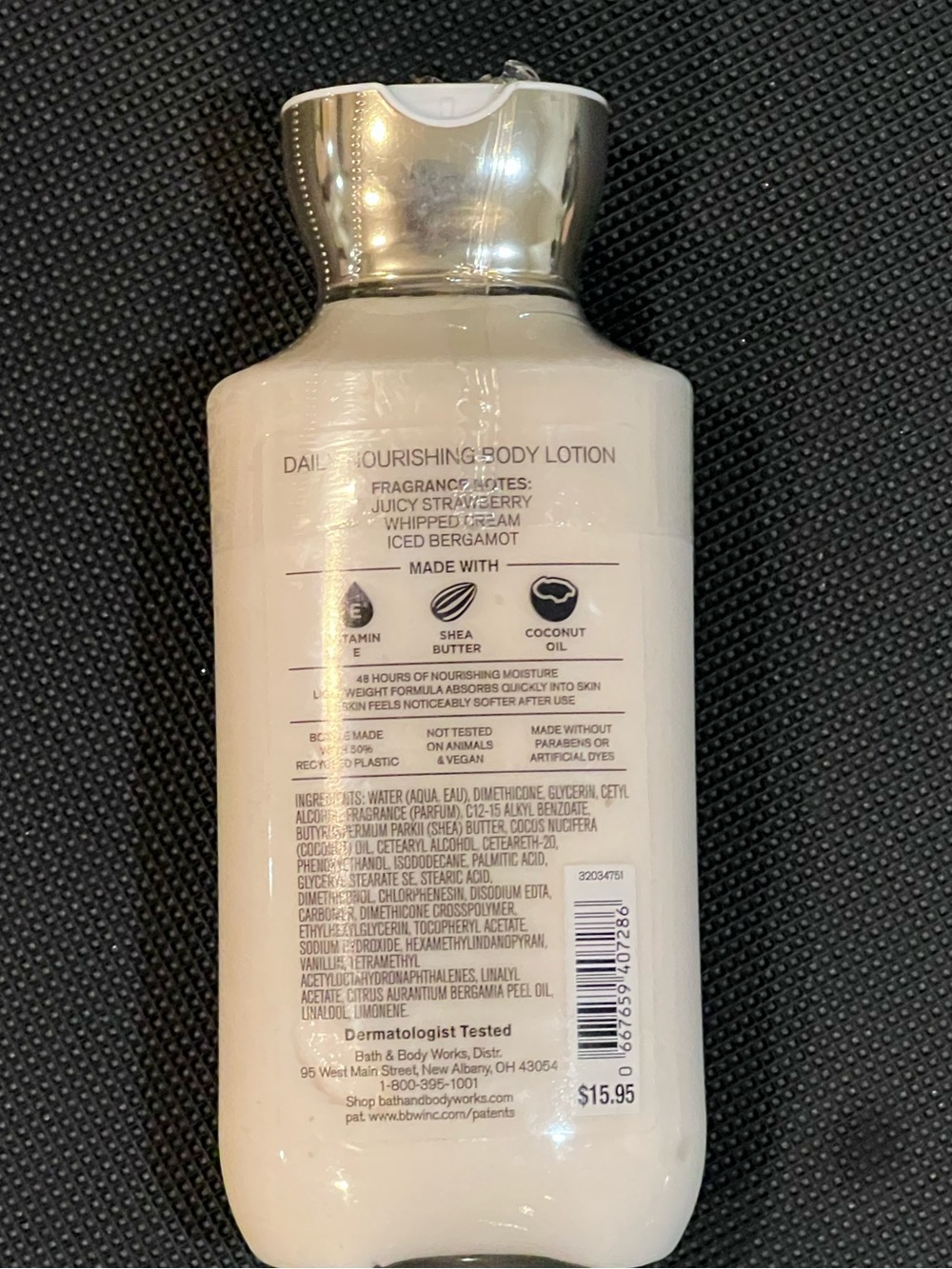 Bath & Body Works Strawberry Snowflakes Body Lotion 8 oz NEW SEALED - Picture 4 of 4